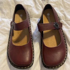 Red golily Mary Janes size 8.5 new never worn